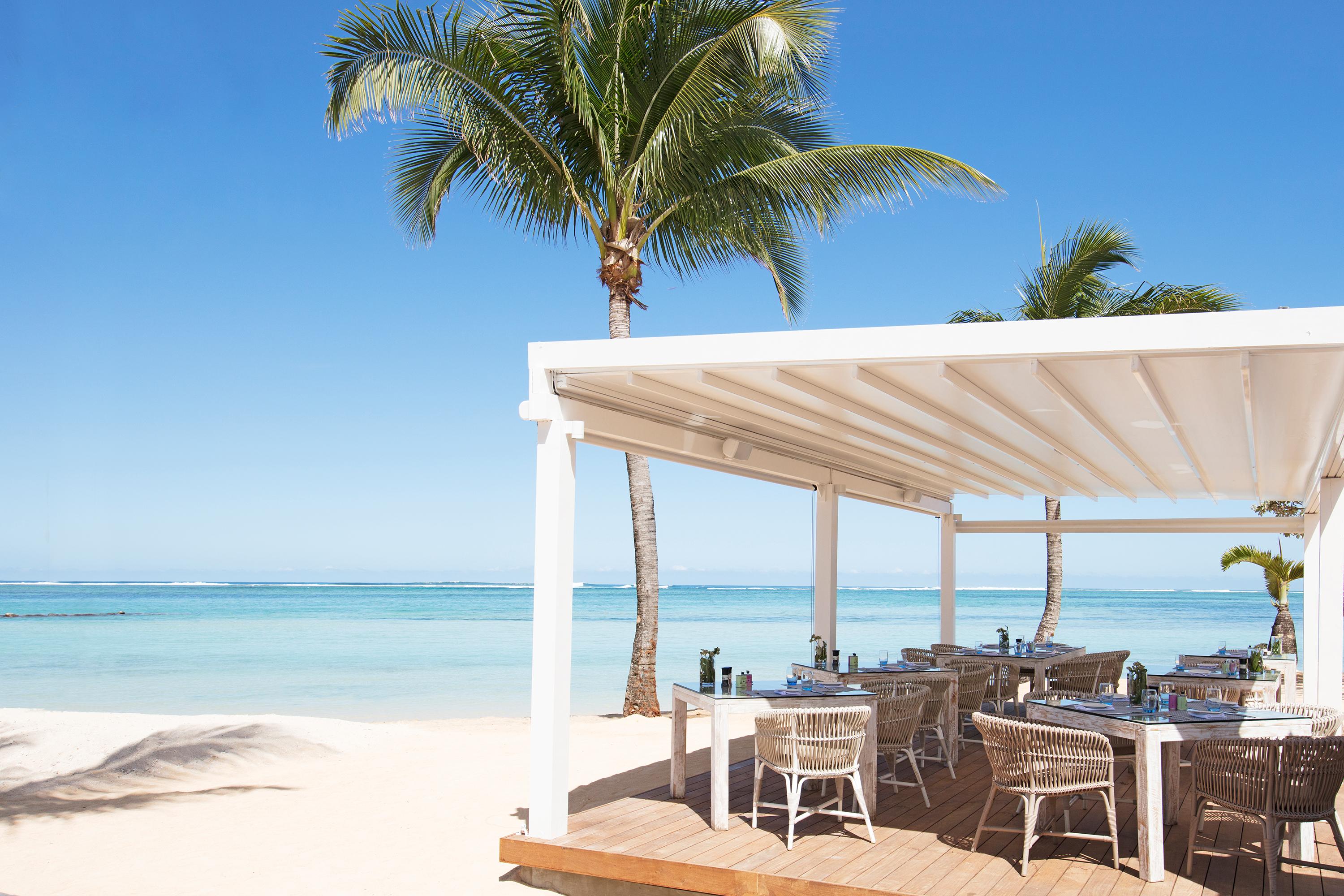 Heritage Le Telfair Golf & Wellness Resort Bel Ombre Exterior photo Beachfront dining at Atlantis Paradise Island